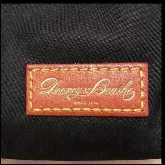 EUC 🔥Dooney & Bourke N/S Triple Zip Crossbody - Picture 5 of 6